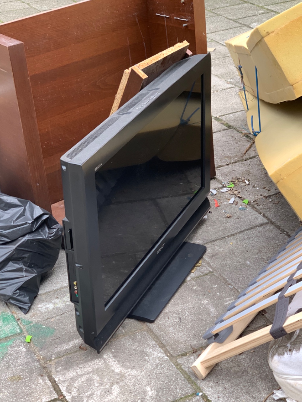 Old TV, it may as wel just work