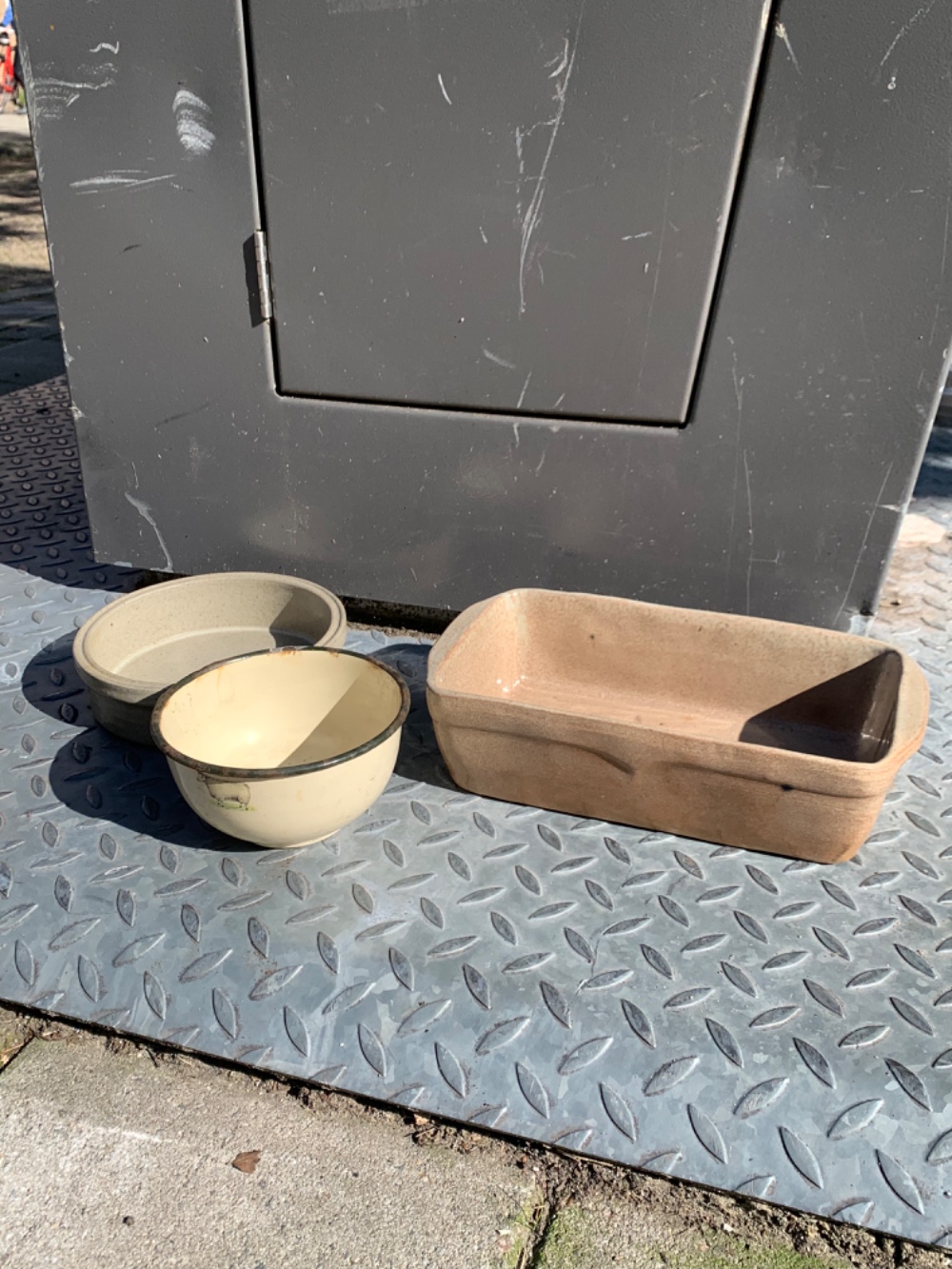 Two ceramic dishes and one metal bowl