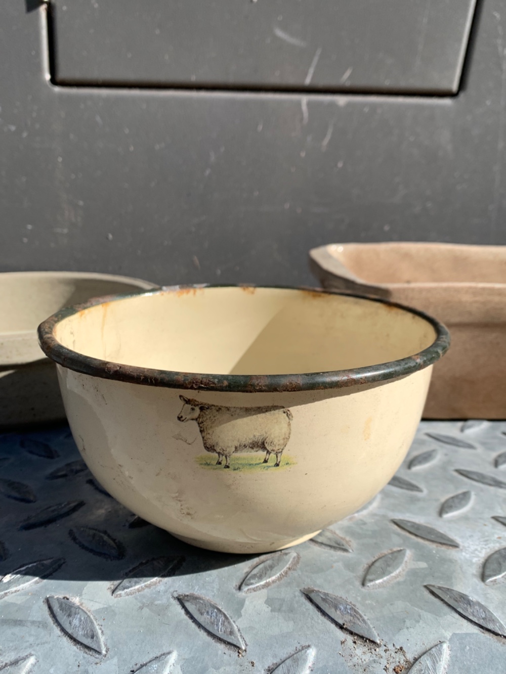 Two ceramic dishes and one metal bowl photo 2