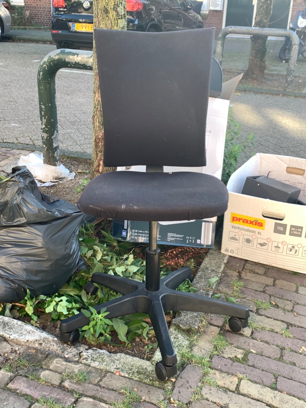 Office chair photo 2