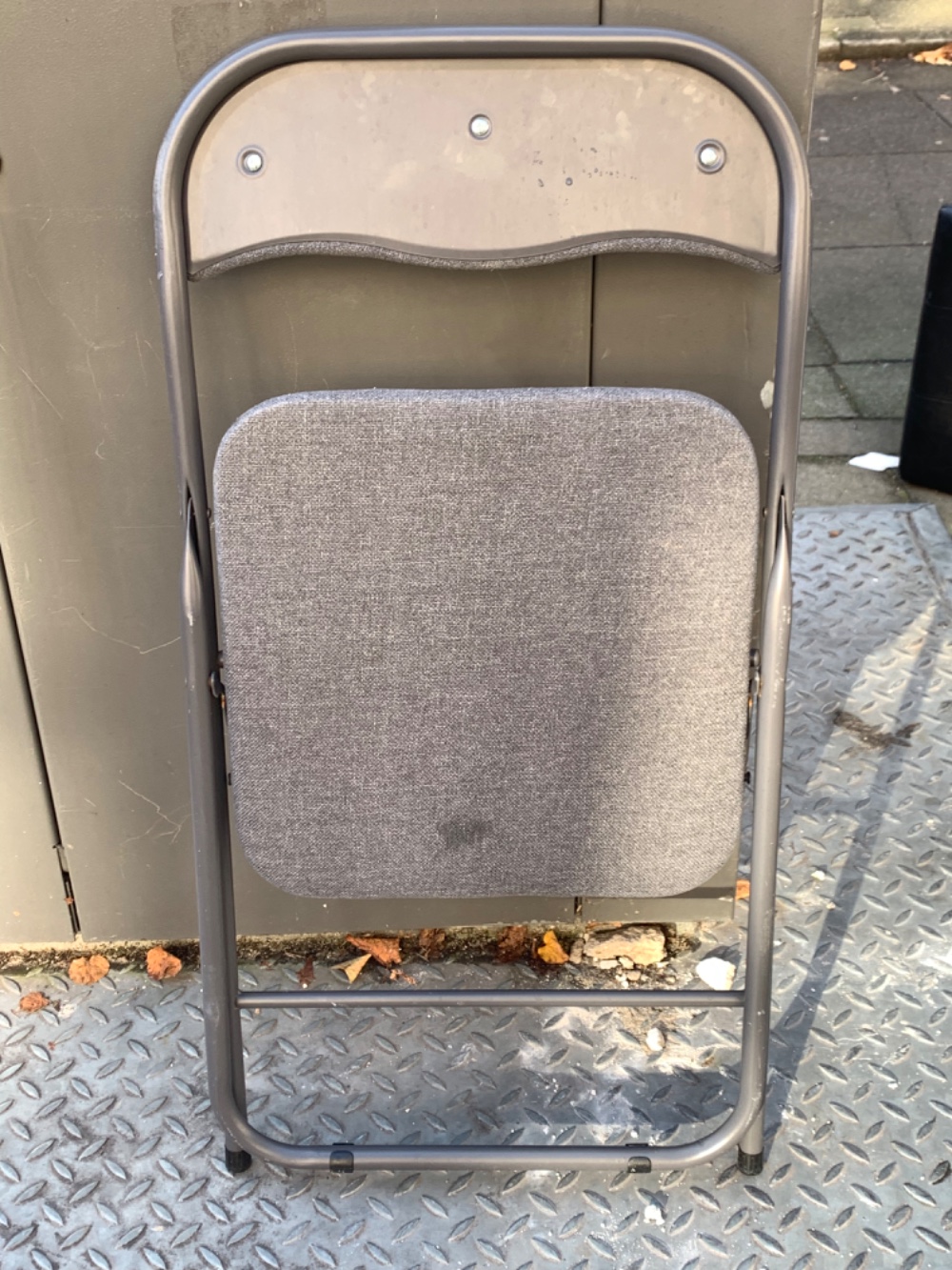 Gray folding chair photo 3