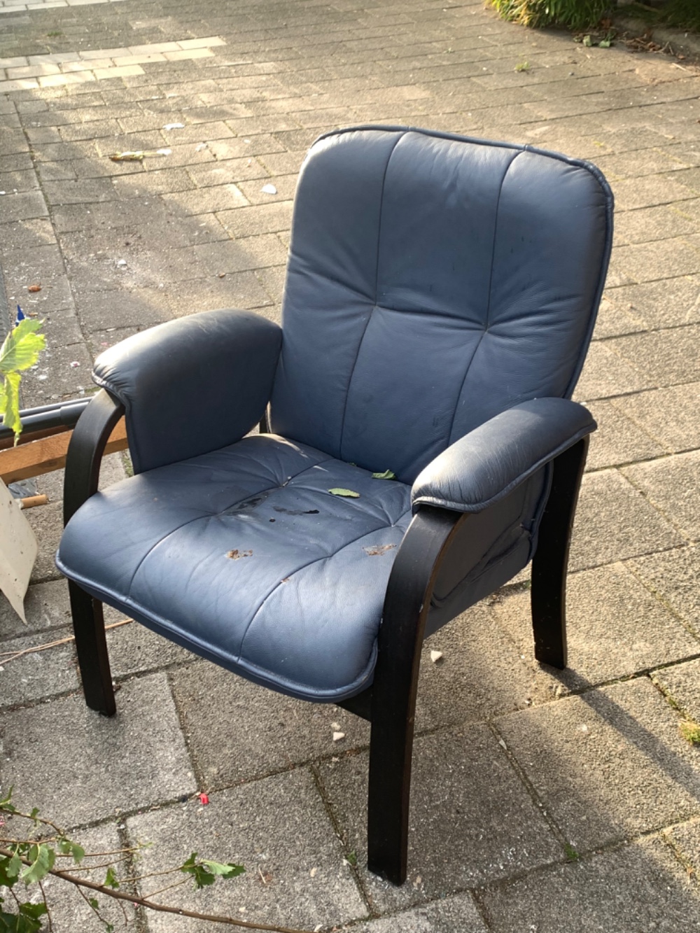 Blue armchair. A bit dirty, need some cleaning