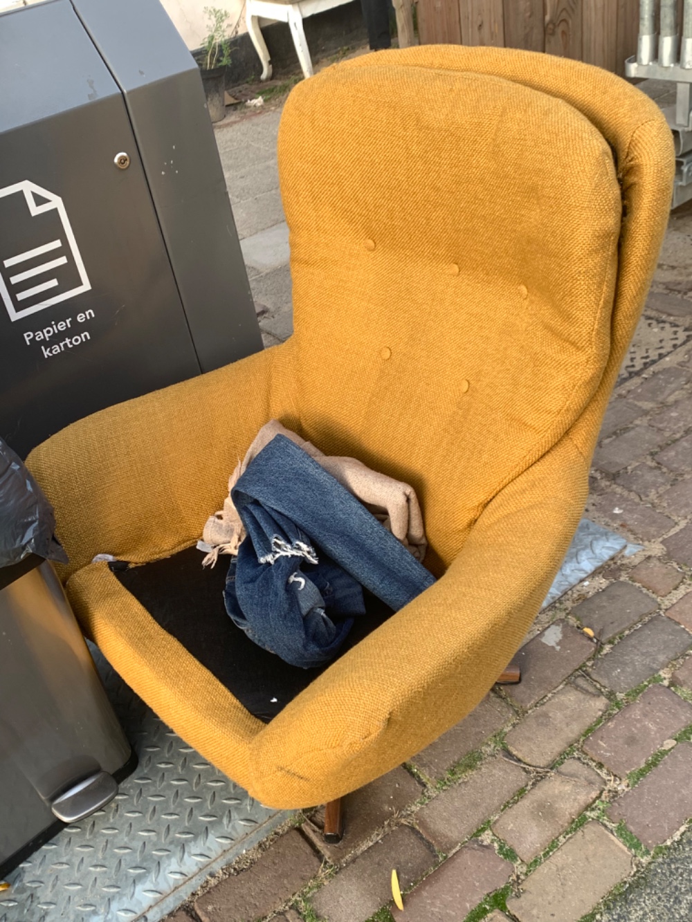 Yellow rotating armchair without a pillow