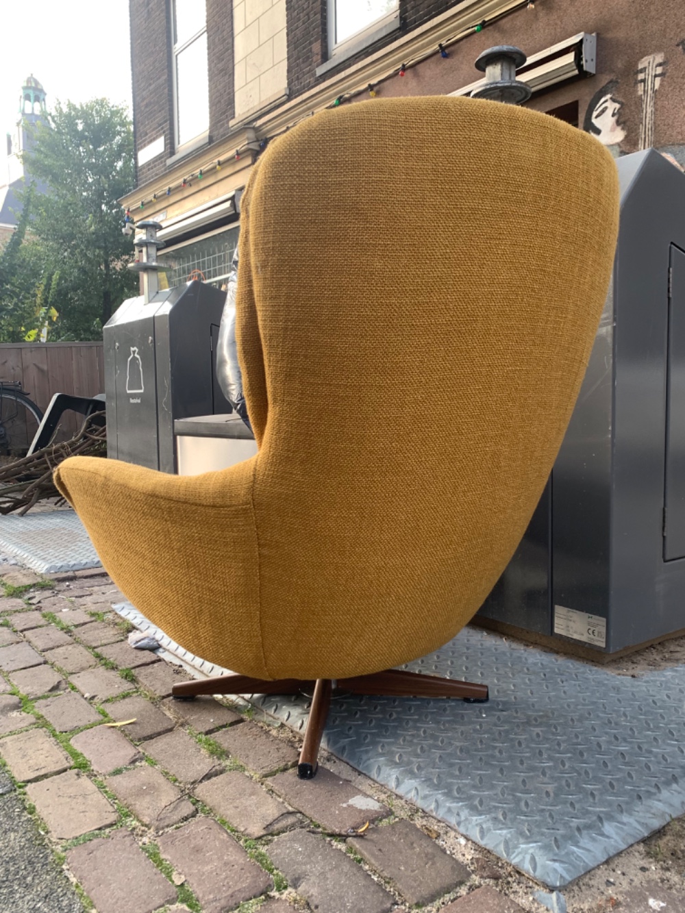 Yellow rotating armchair without a pillow photo 3