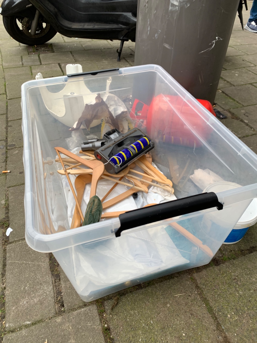 Huge tray, a bit broken 
And some hangers