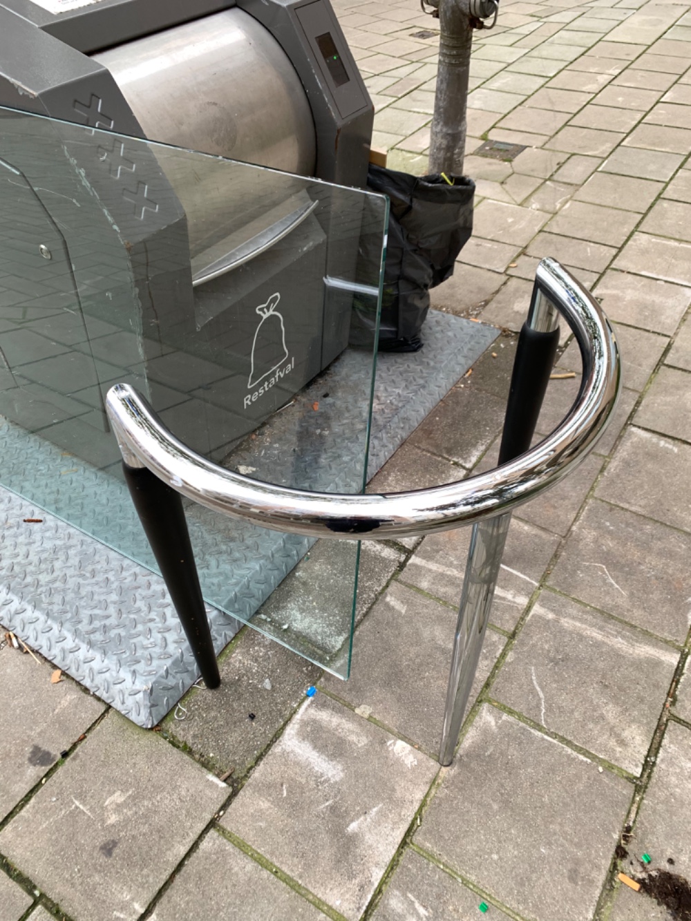 Looks like a dismantled glass table with a very thick glass table top photo 2