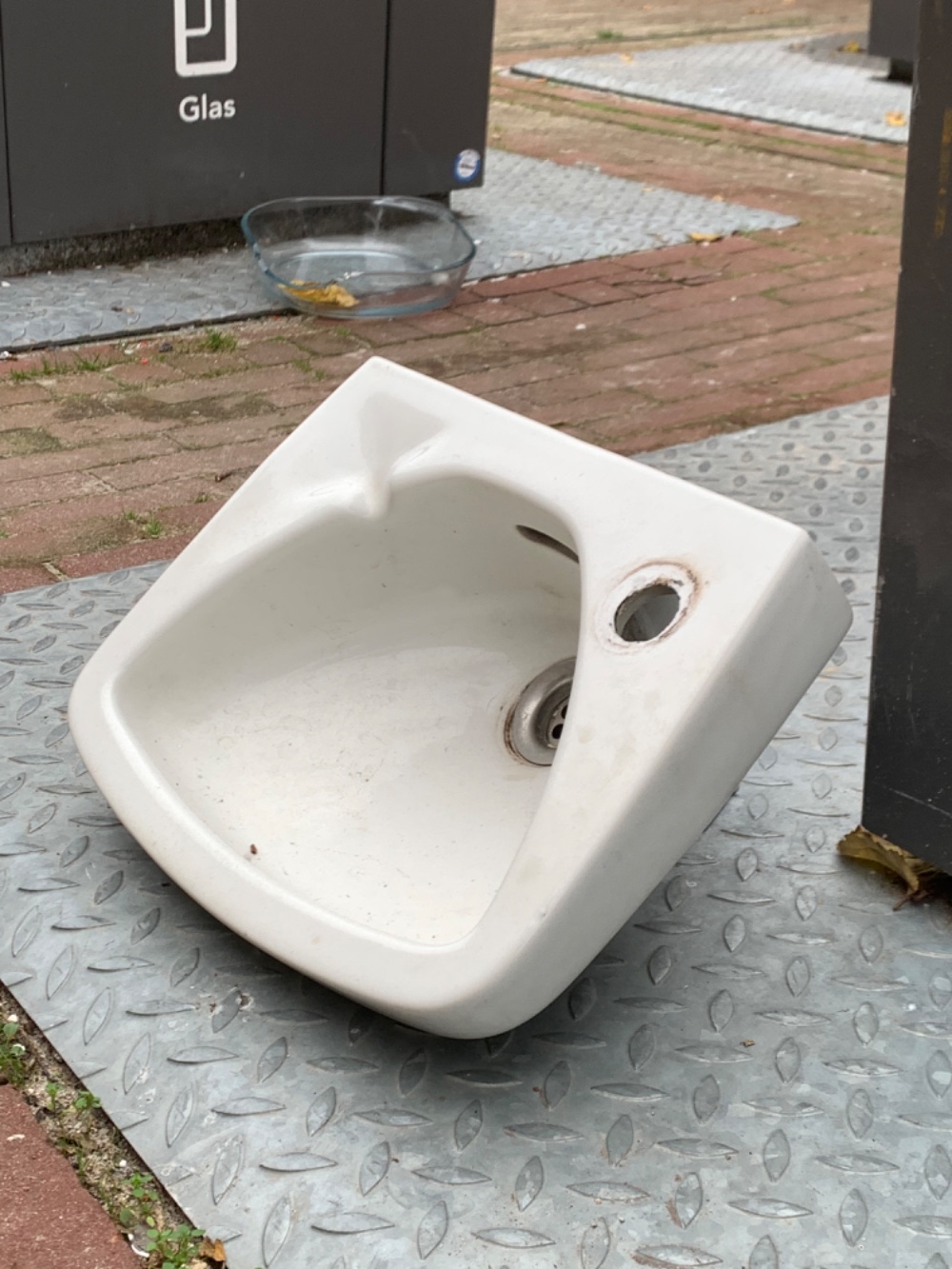 Tiny sink