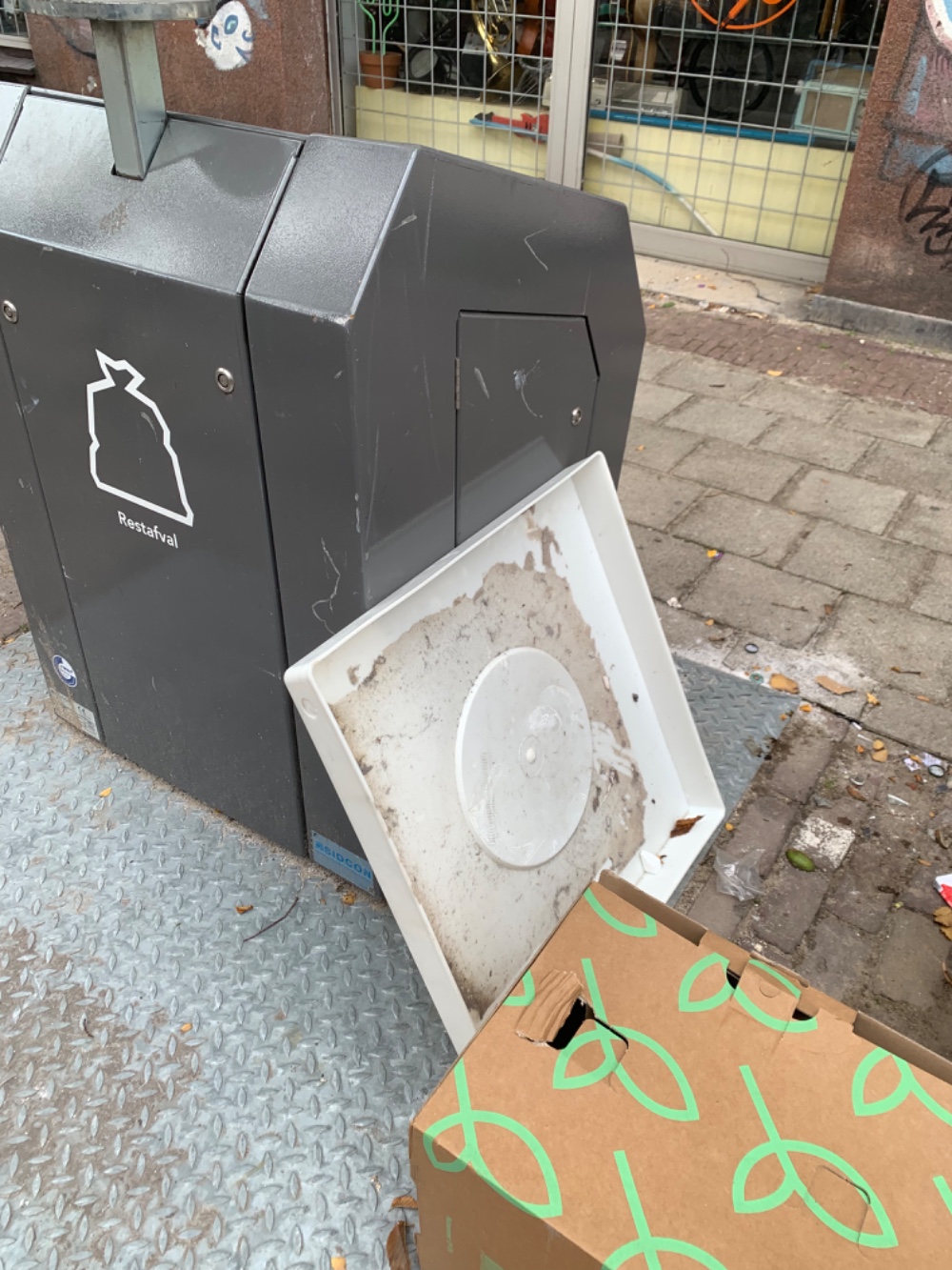 Washing machine anti leak basin, dirty but solid