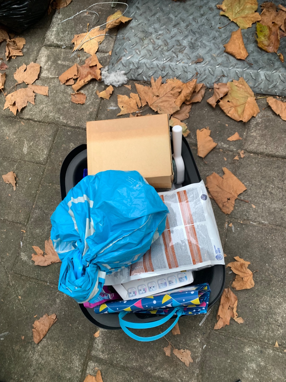 Cat litter box with some stuff in it. Seems clean photo 2