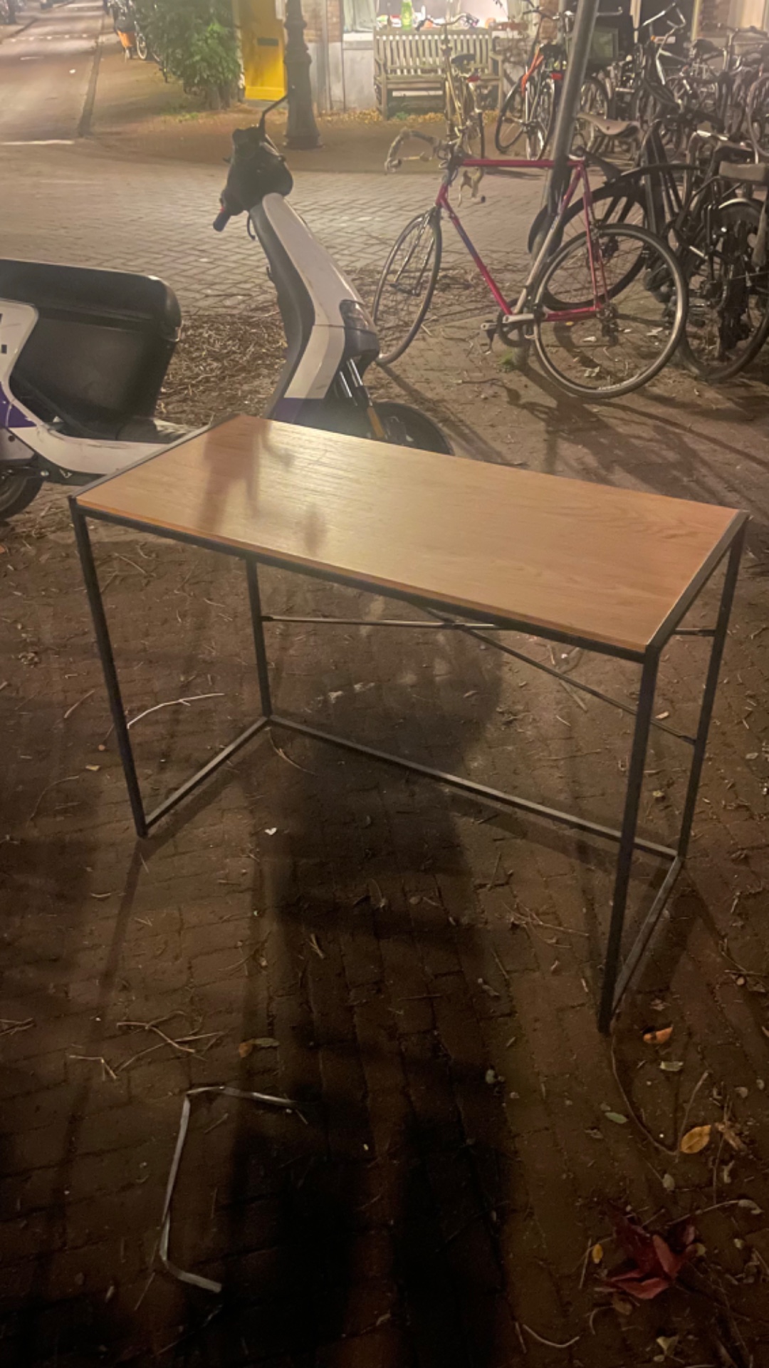 Table / desk