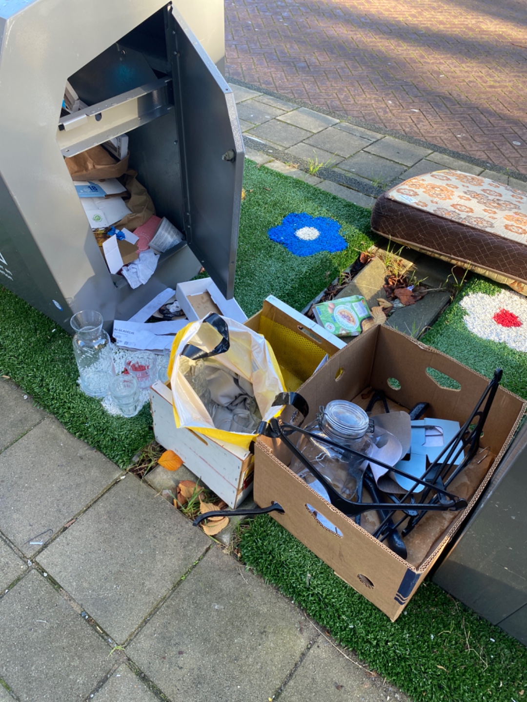 Many tea and water glasses, a jar and a jug