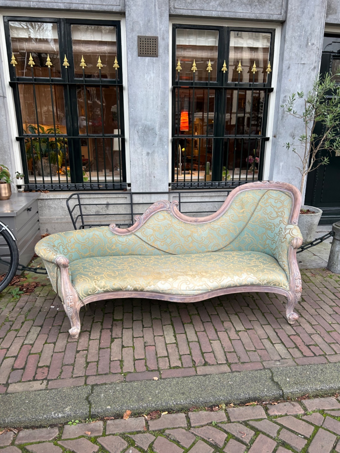 chaise longue