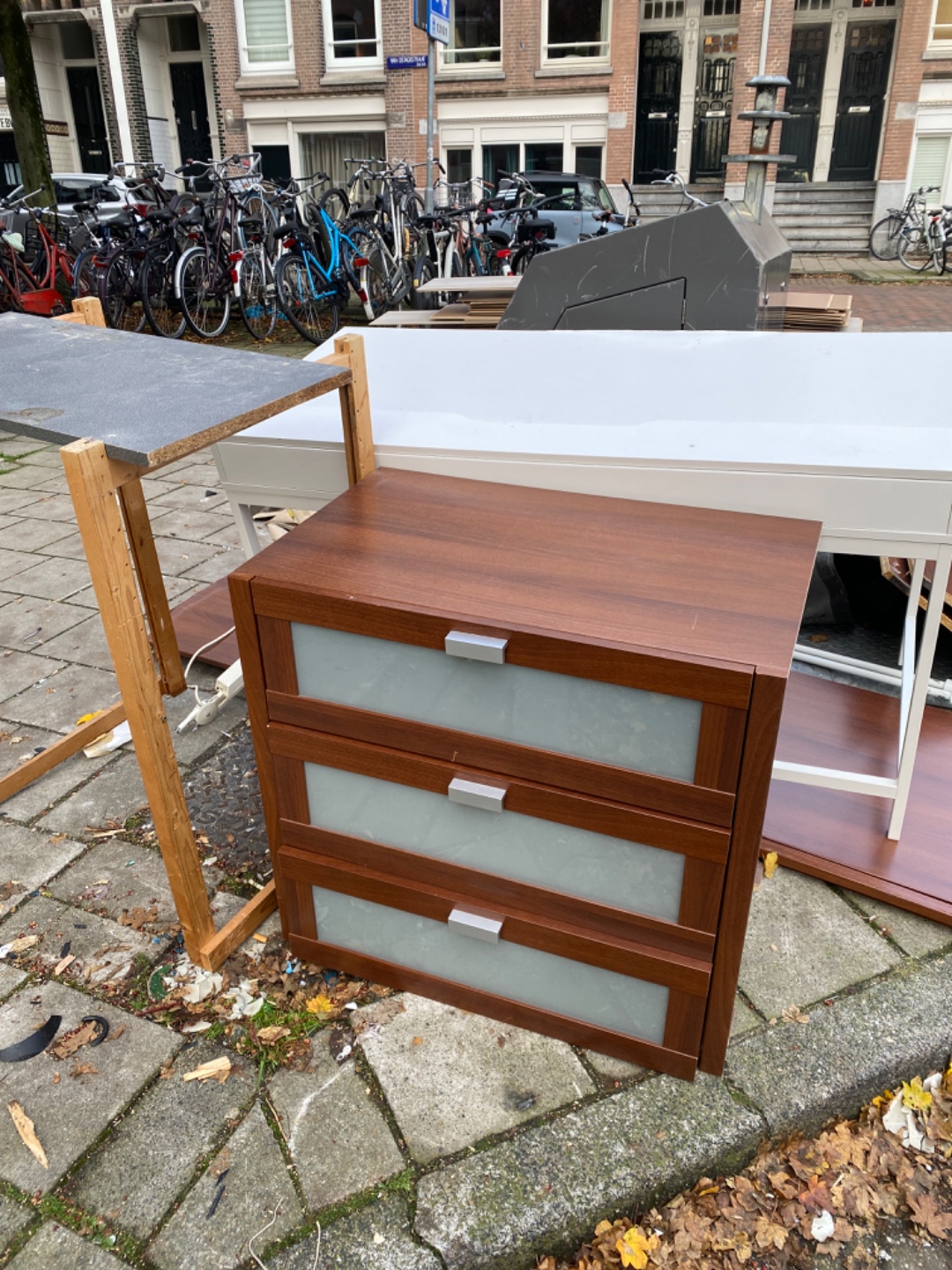 Bureau en kast photo 3