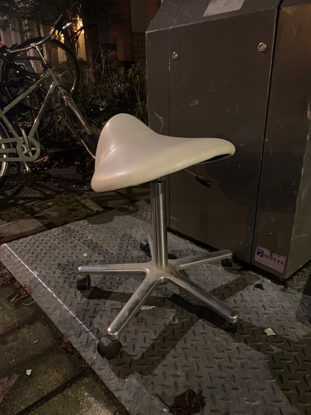 Item found on Tweede Sweelinckstraat 1, Amsterdam photo 3