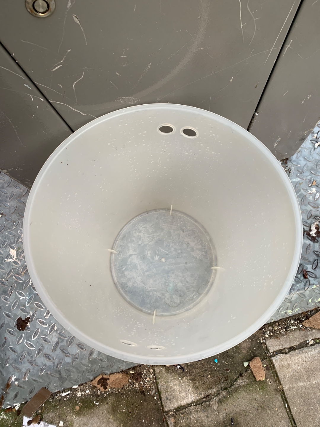 Solid large bucket photo 2