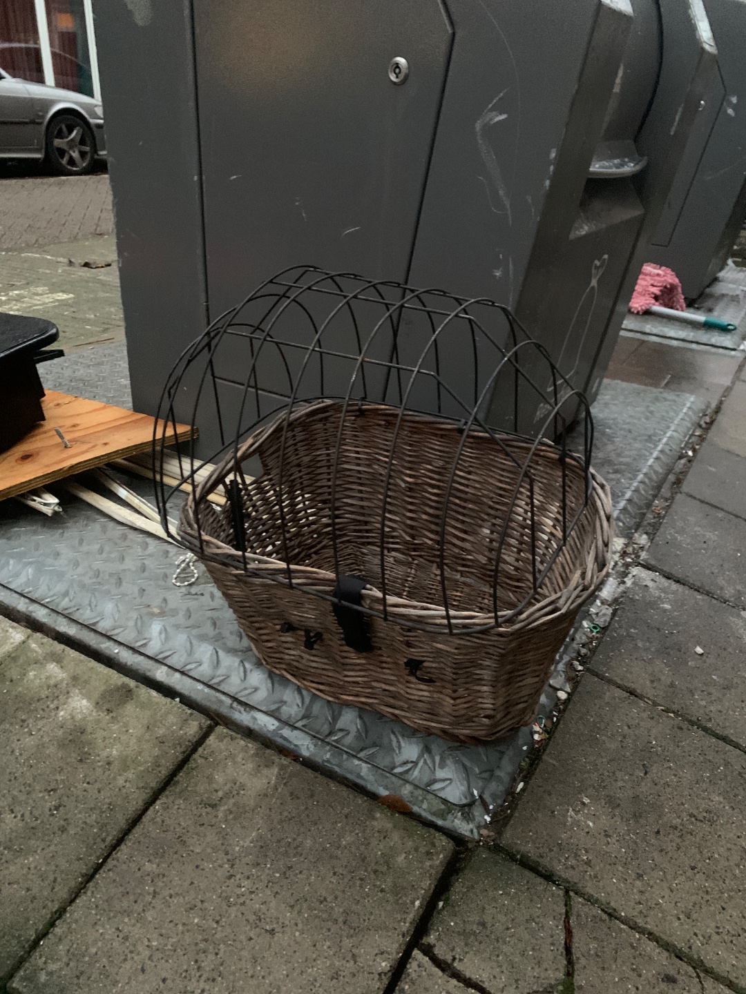 Bike basket for a dog