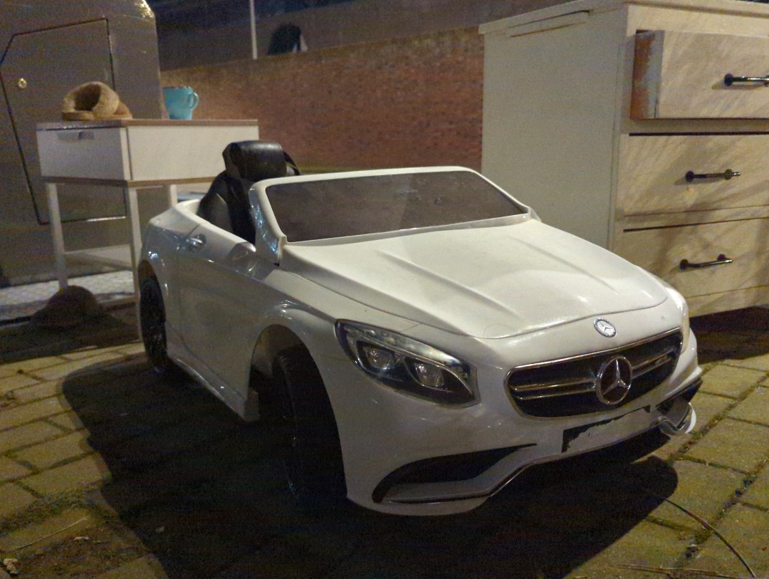 Super coole Mercedes (stuur is kapot)