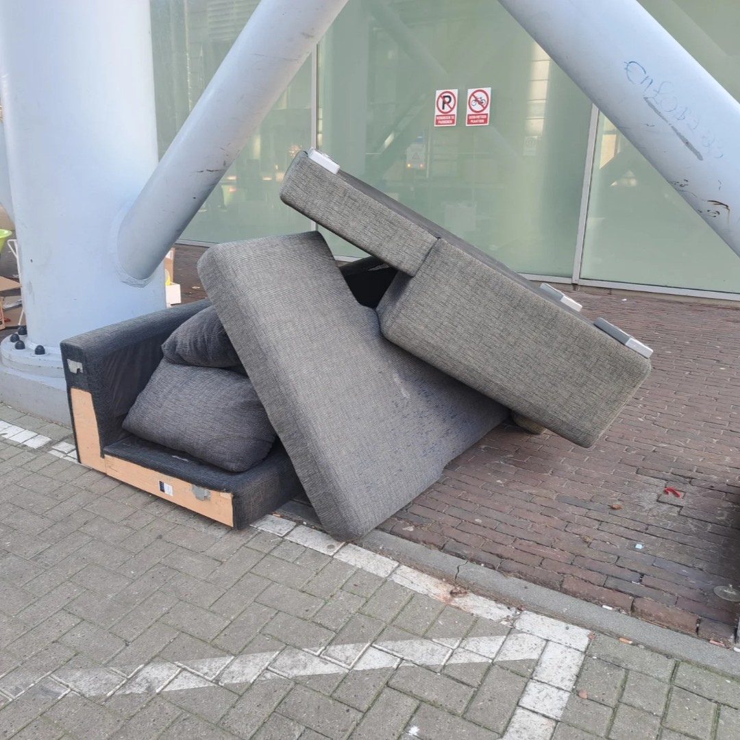 Two used but useable couches underneath het strijkijzer