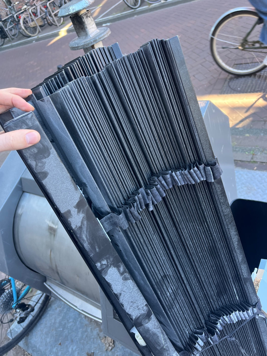 Zwarte lamellen, stoffig maar volgens mij nog goede staat photo 2
