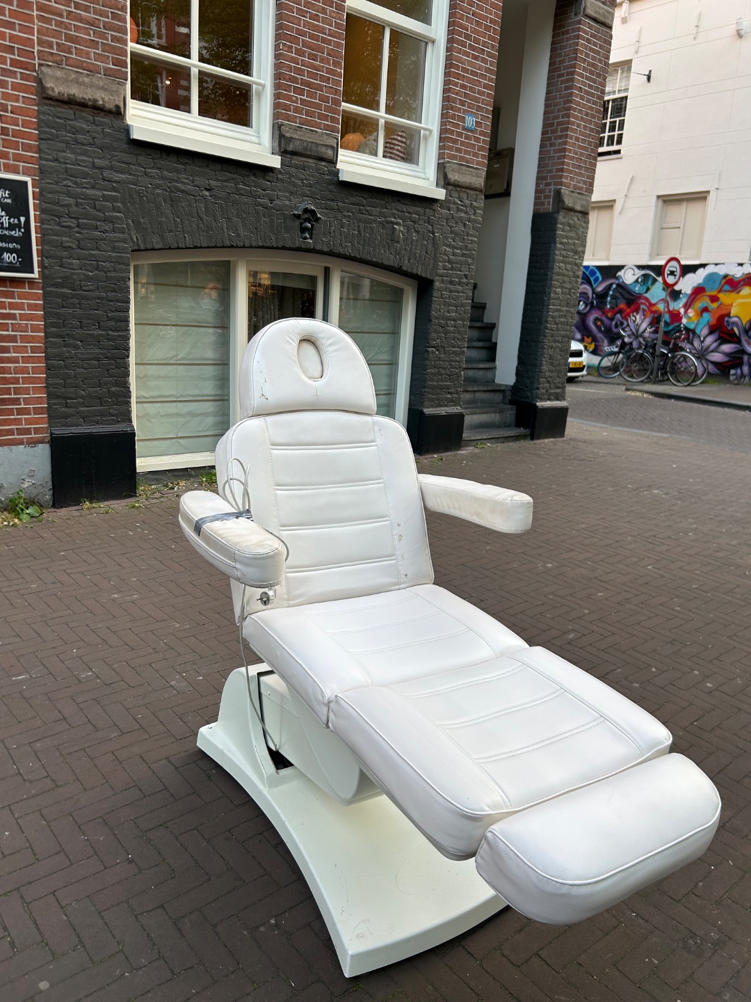Dentist chair