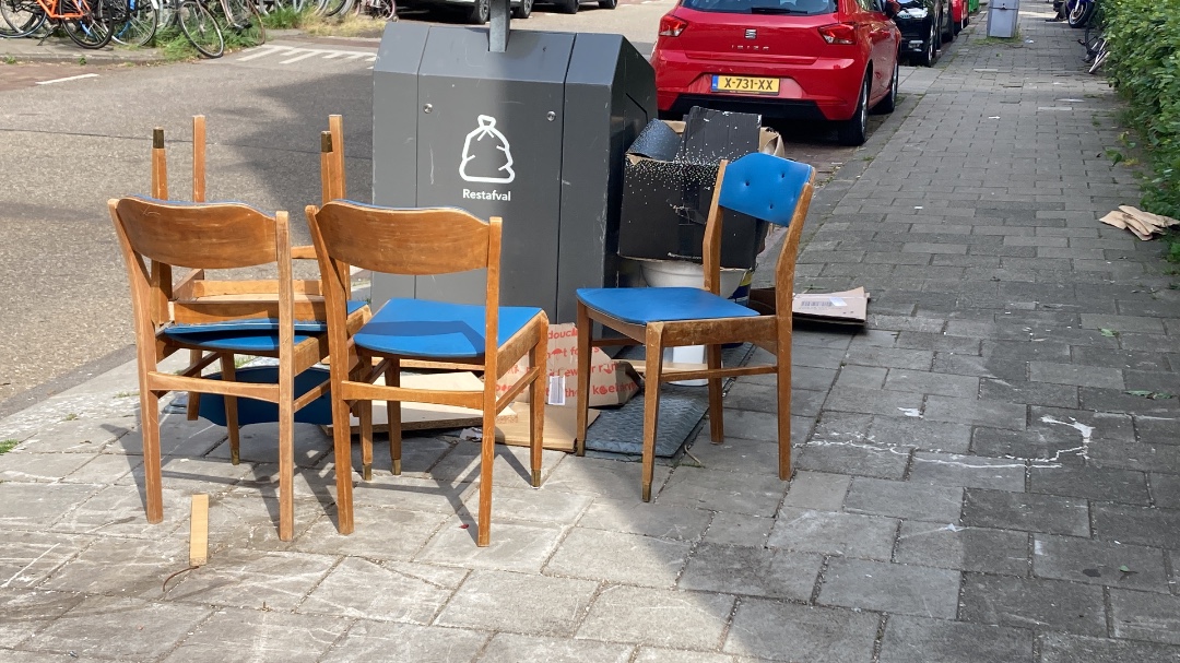 4 Houten stoeen