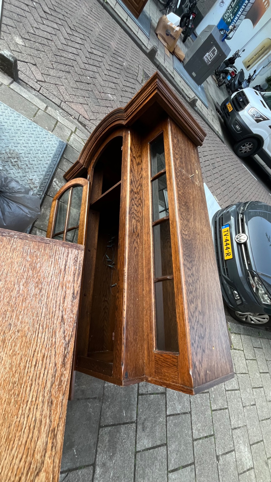 3-piece cabinet looks like it’s in good condition. photo 2