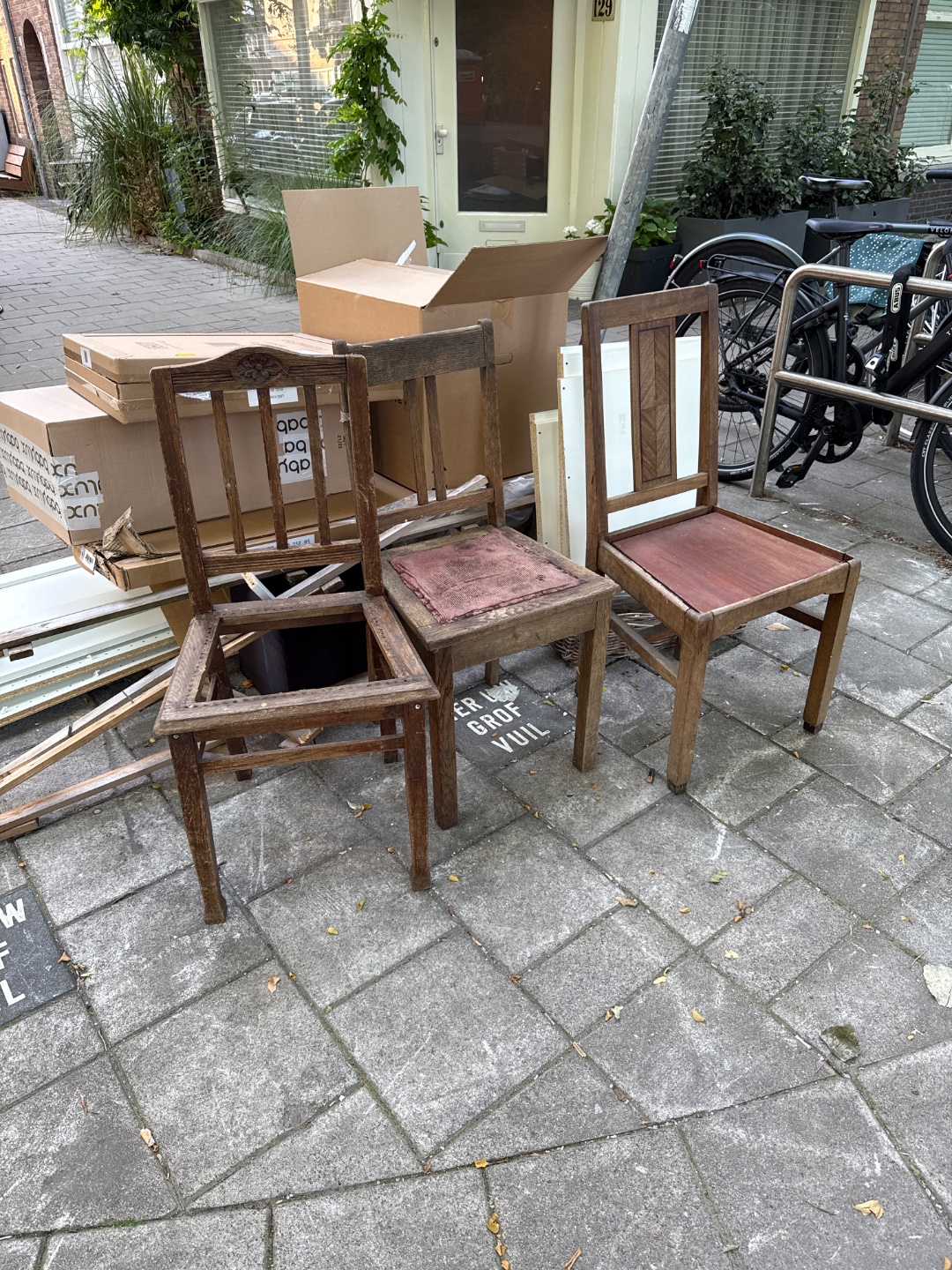 3 old chairs, for the handy peeps