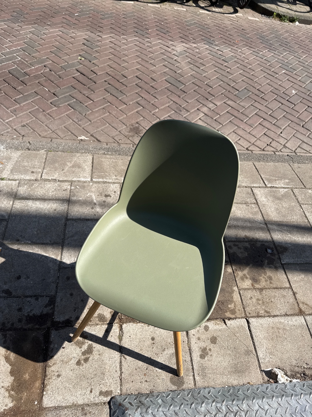 Chair looks brand new photo 2