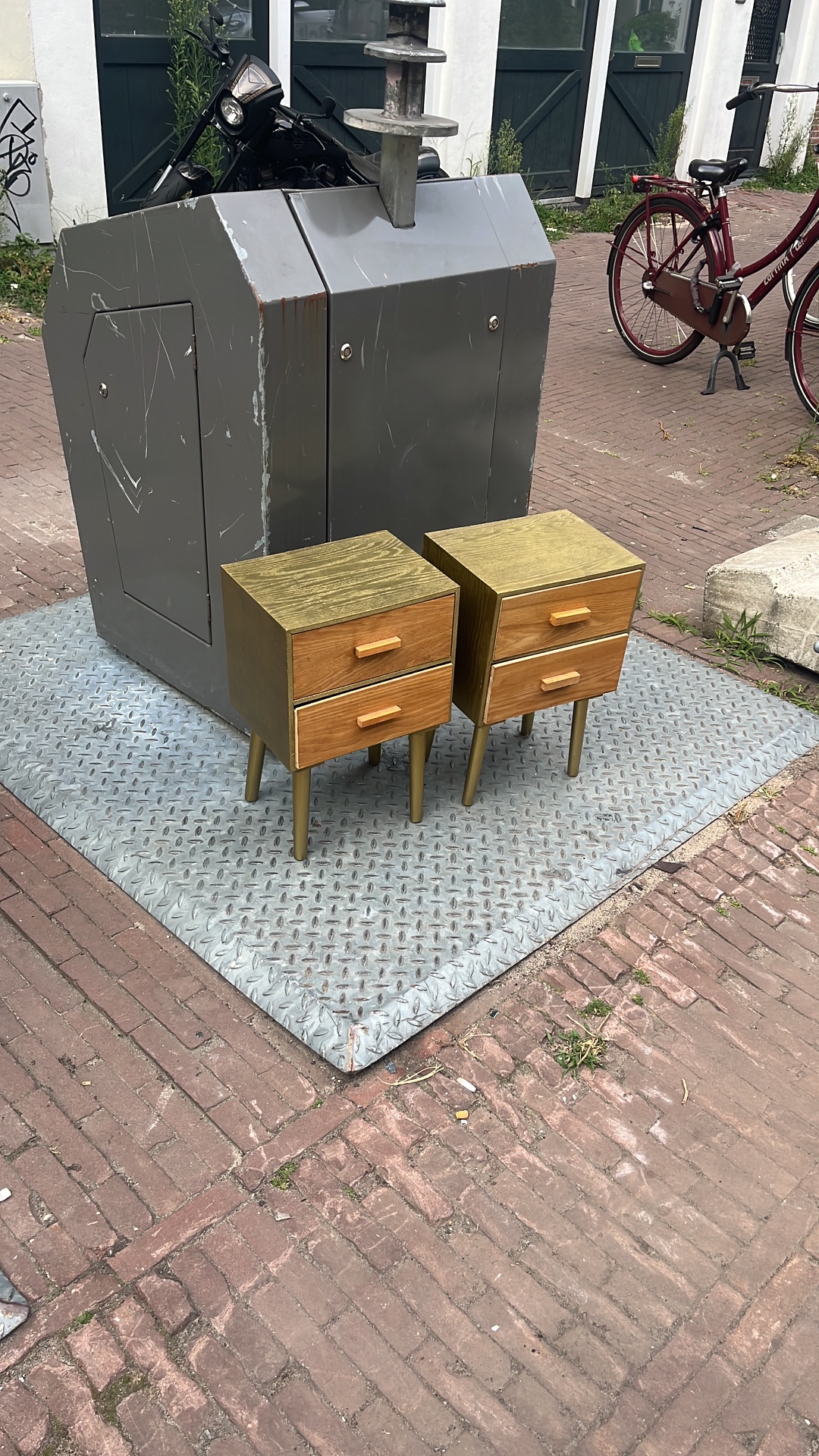 Twee nachtkastjes