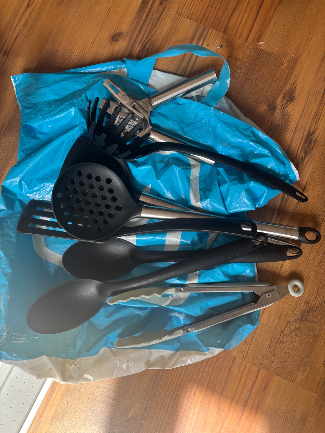 Some surplus kitchen stuff! Kuipersstraat 63-II photo 2