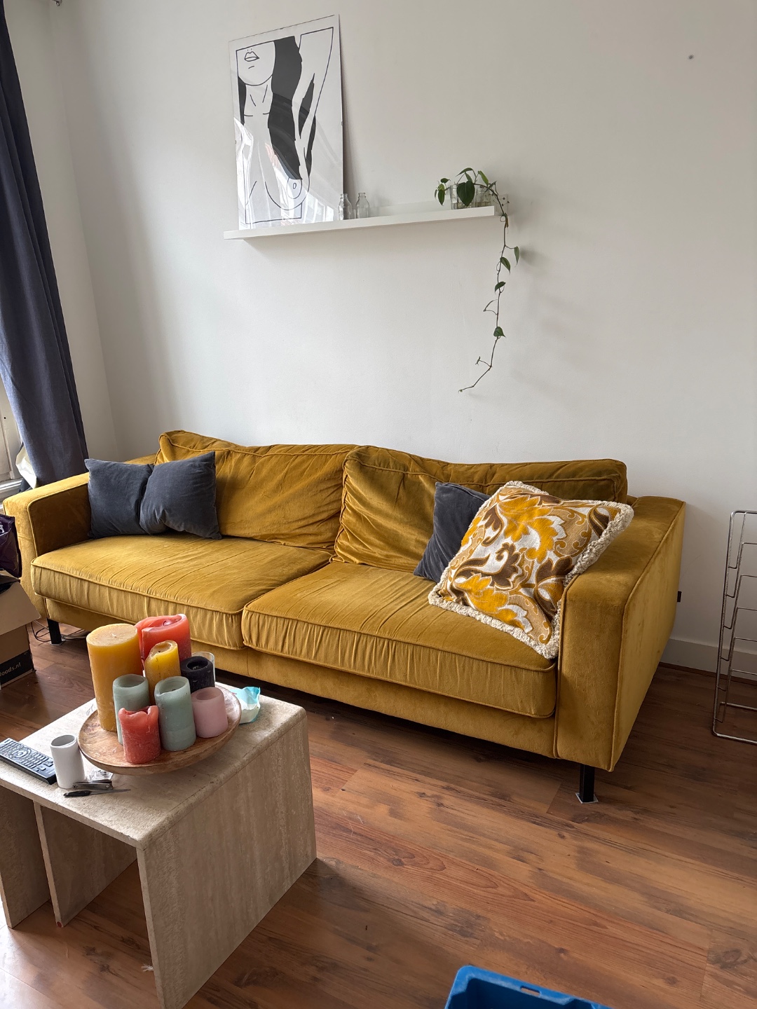 Kuipersstraat 63-II

Yellow velvet coach ✨