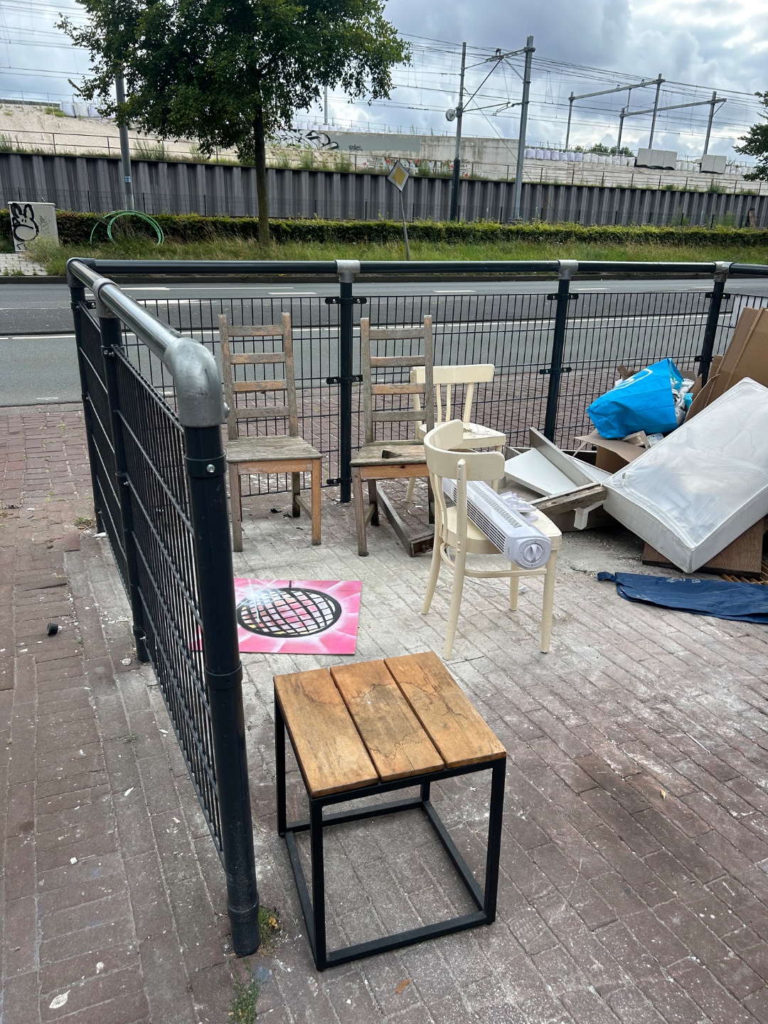 Chairs, side table
