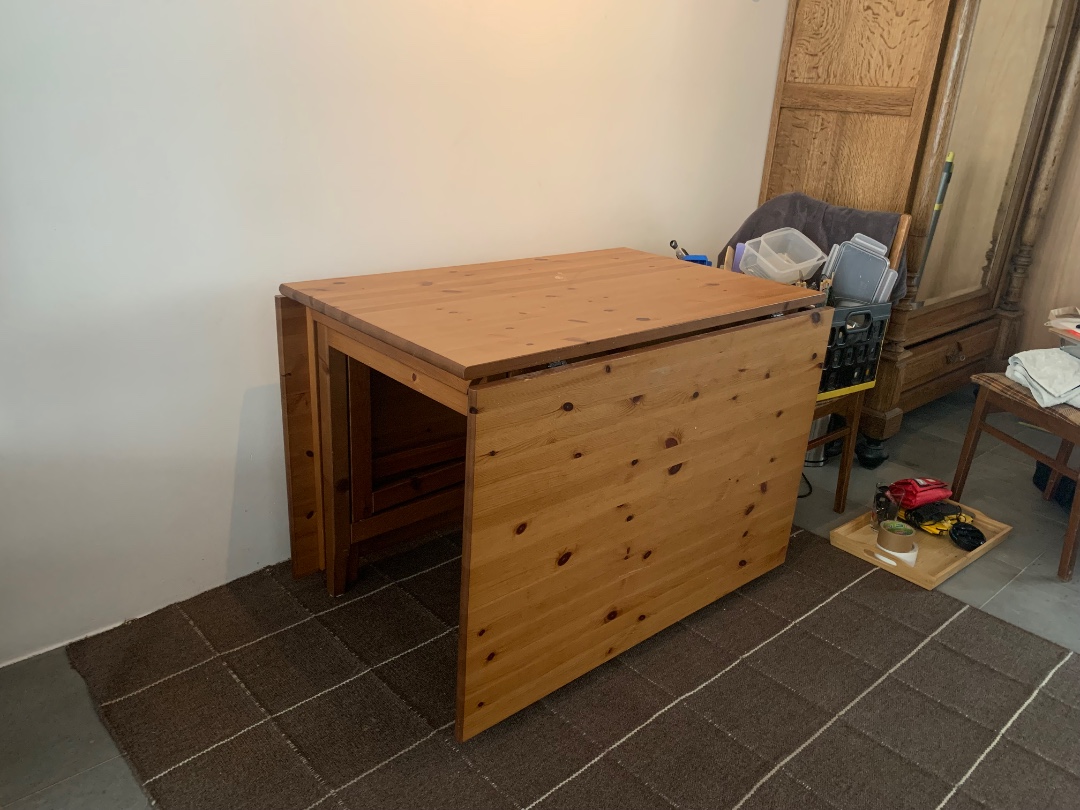 Foldable (dining room) table! Pick up by tomorrow!
Dimensions: all the way folded out 201x105cm

Can message me @mikelakoressi photo 2