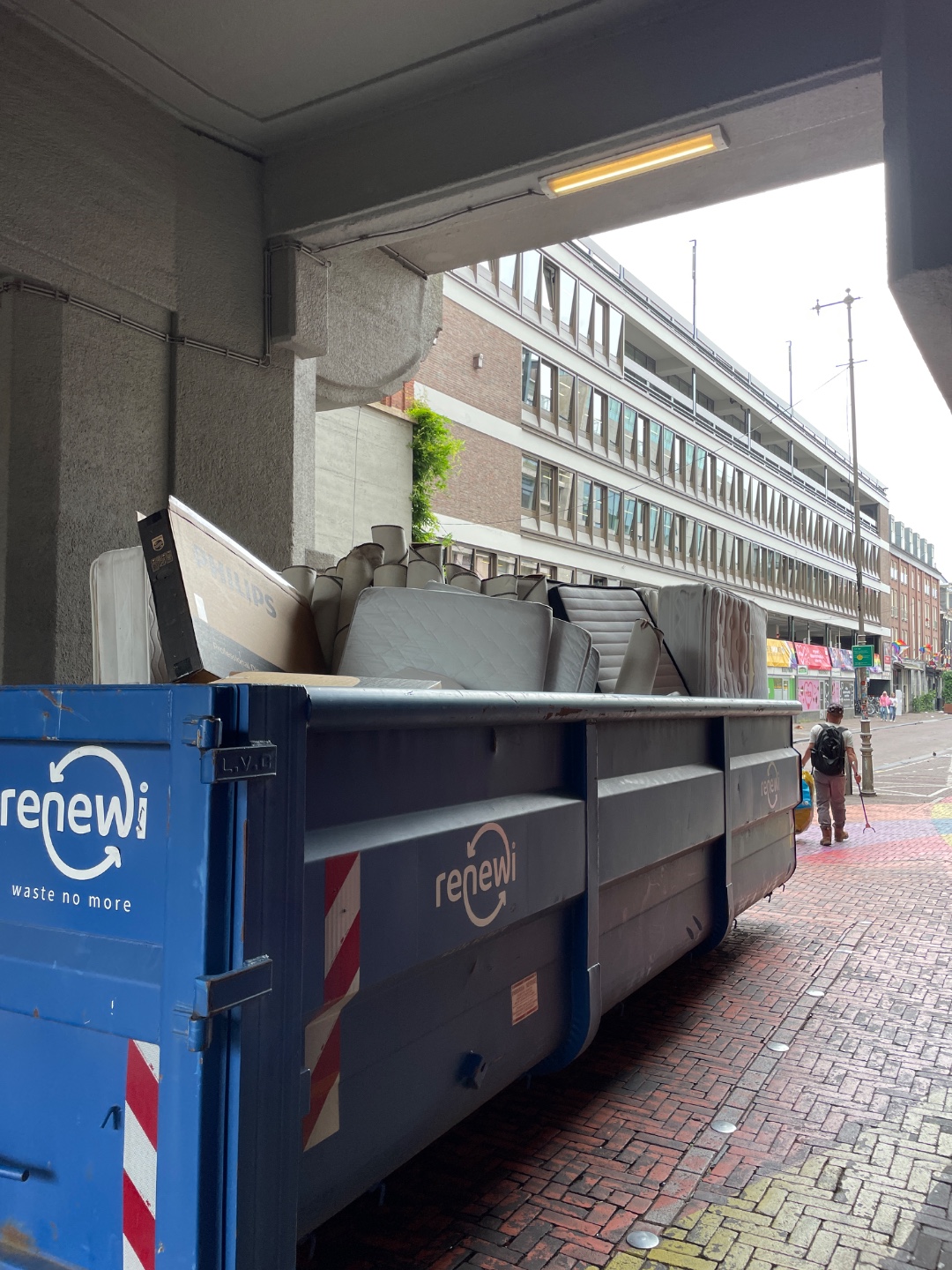 Matrassen en tapijten uit NH hotel photo 2