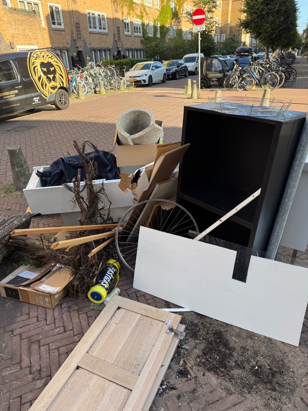 Several wardrobes, balcony wood tiles and a washbasin in good condition. photo 2