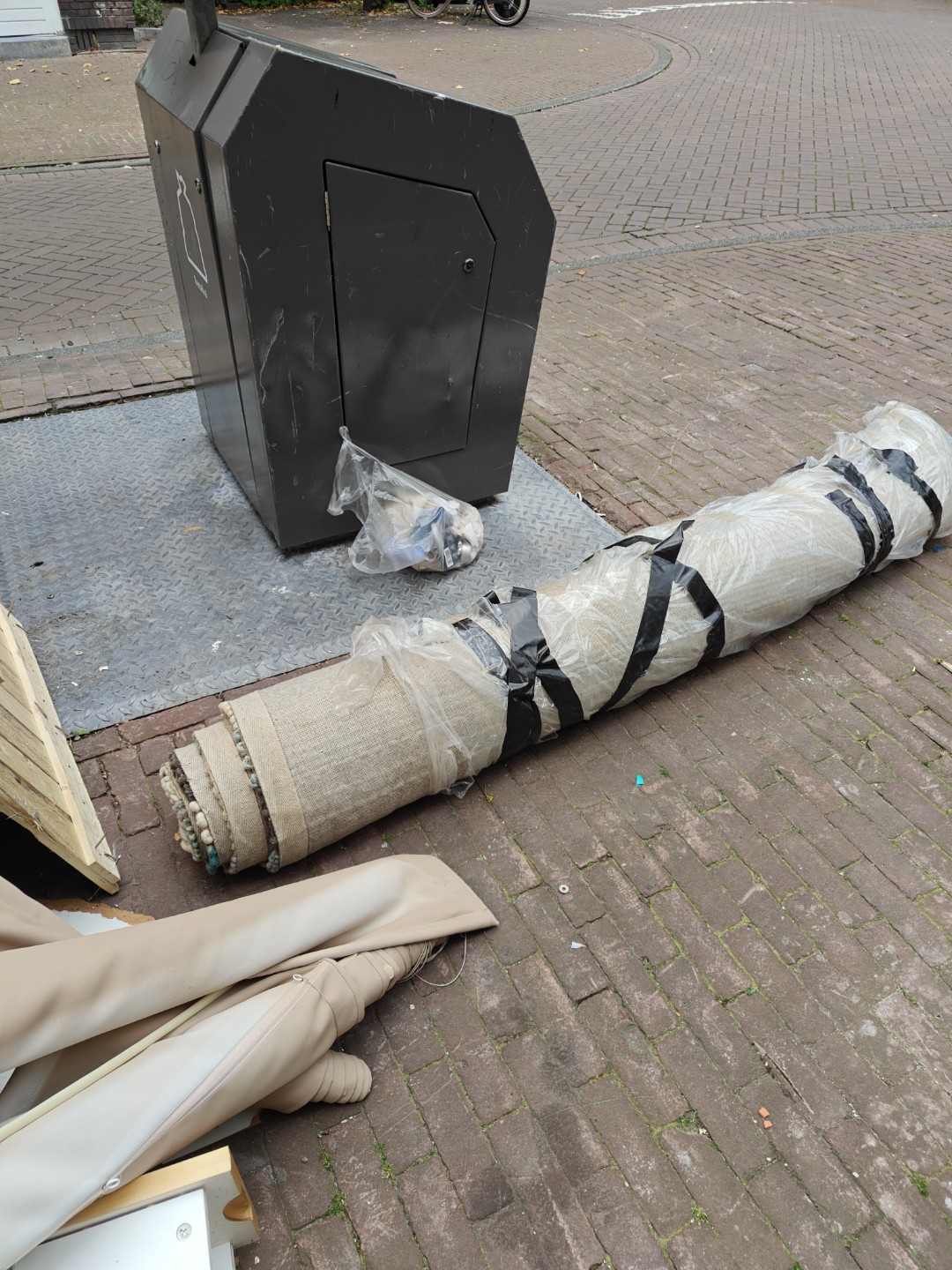 Disassembled cabinets and table, big rug photo 2