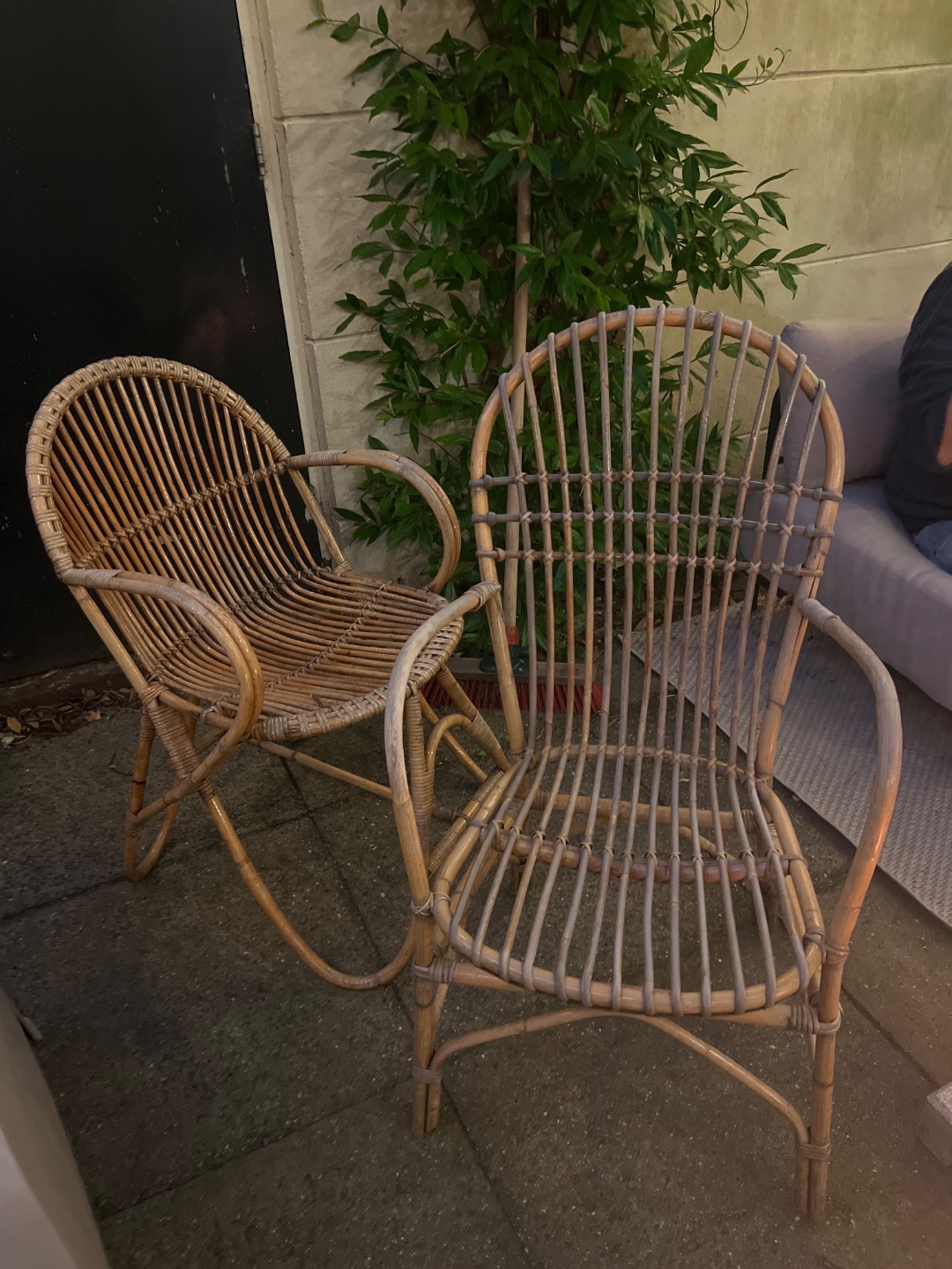 2 rieten stoelen