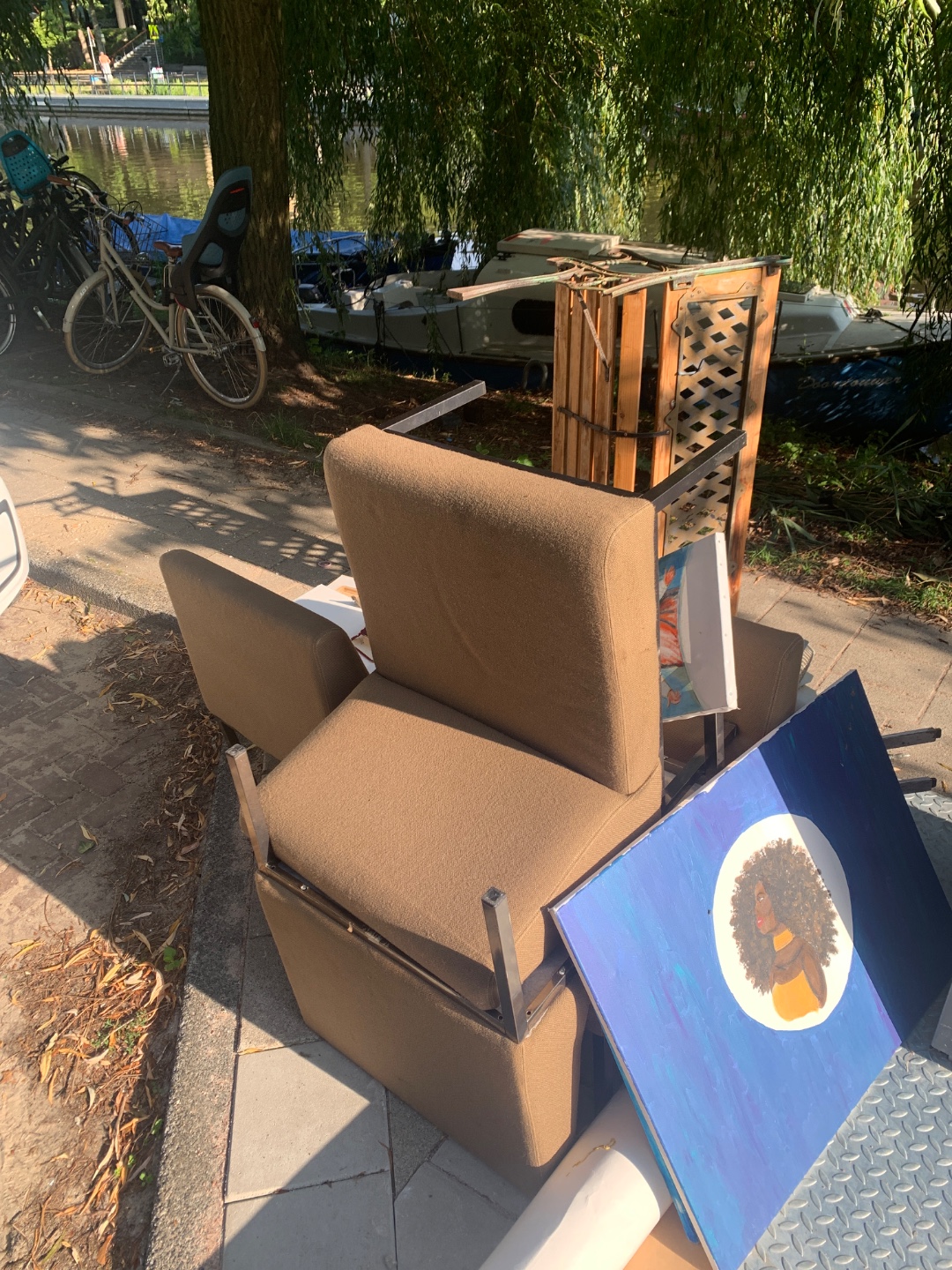 Item found on Amstelkade 119, Amsterdam photo 2