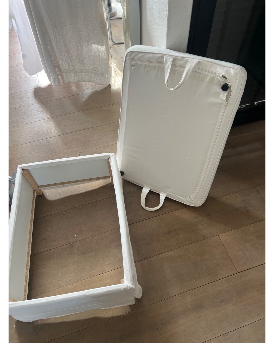 IKEA Ektorp poef. Opberg onderlade ontbreekt, dus of vervangen of niet als opberger gebruiken. Hoes kan in de was! Stuur berichtje op insta als je wil komen ophalen photo 2