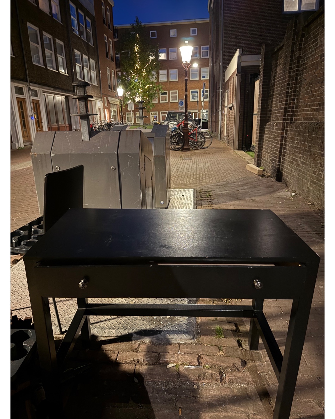 Good table. Well conserved photo 2