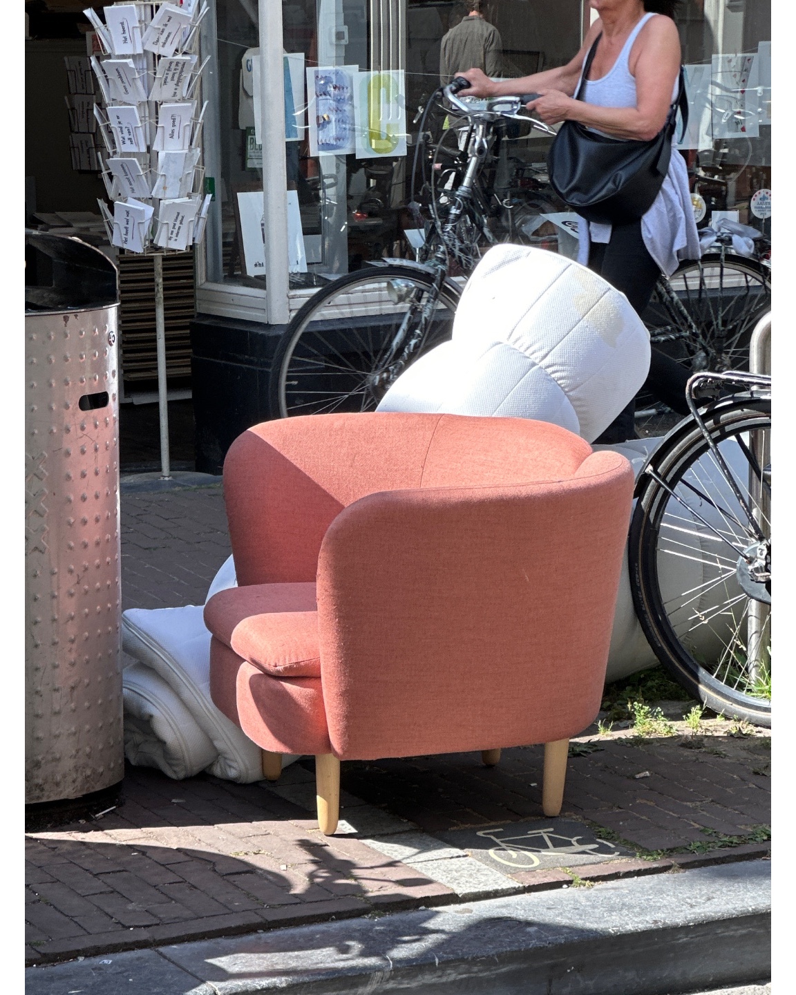 Pretty pink chair!
