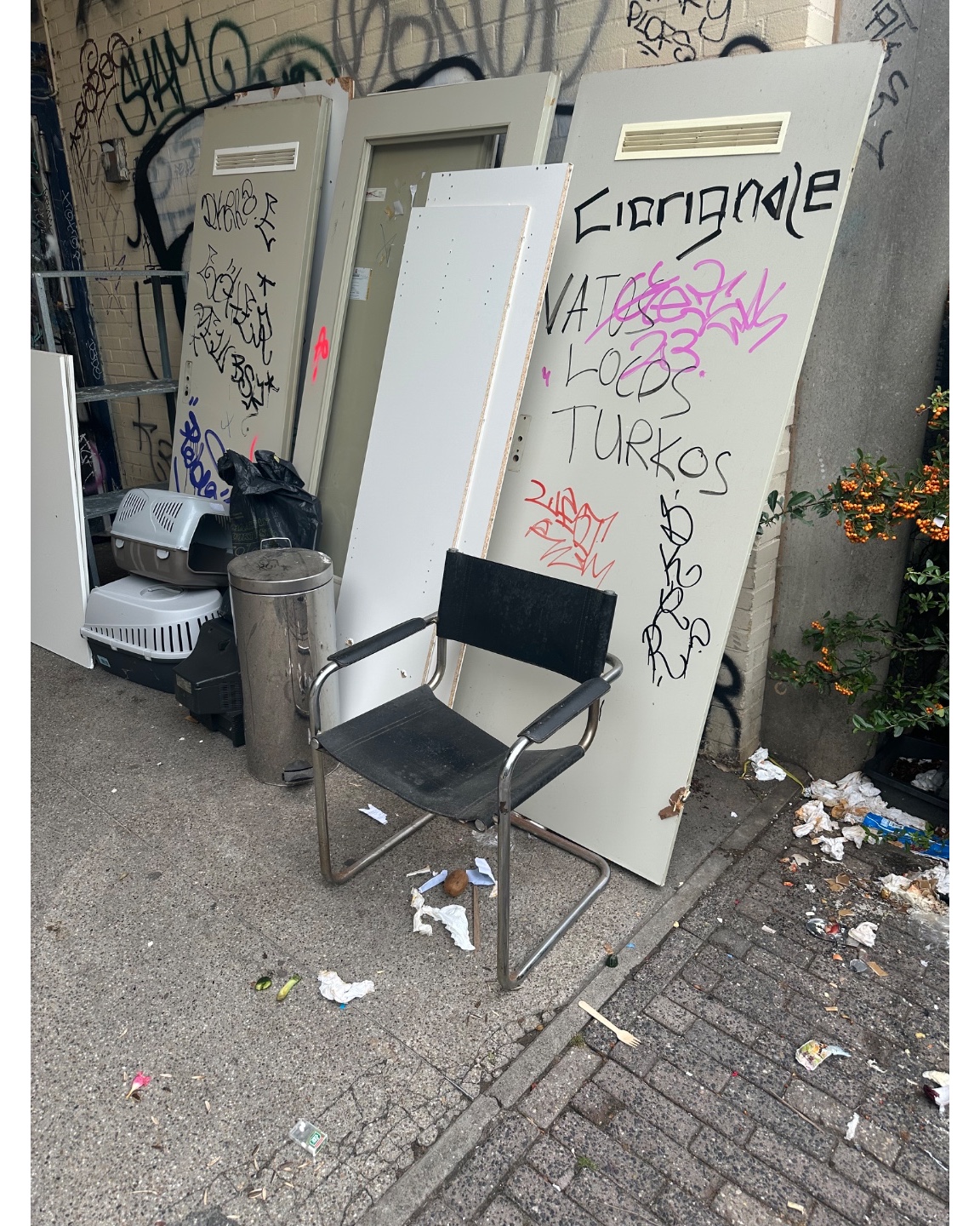 Lovely chair, bit dirty photo 2
