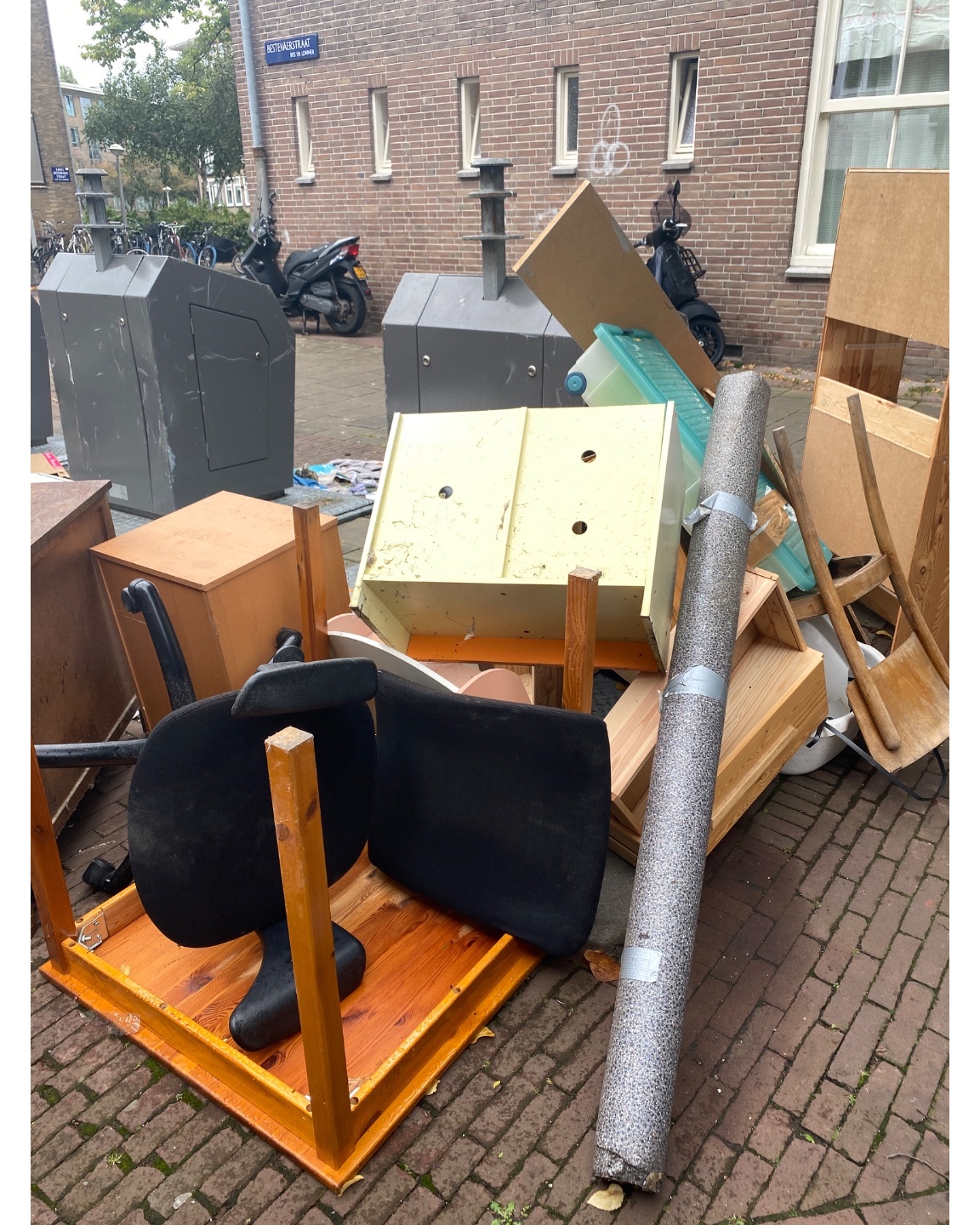 Antieke kast + tafel (en meer) photo 3