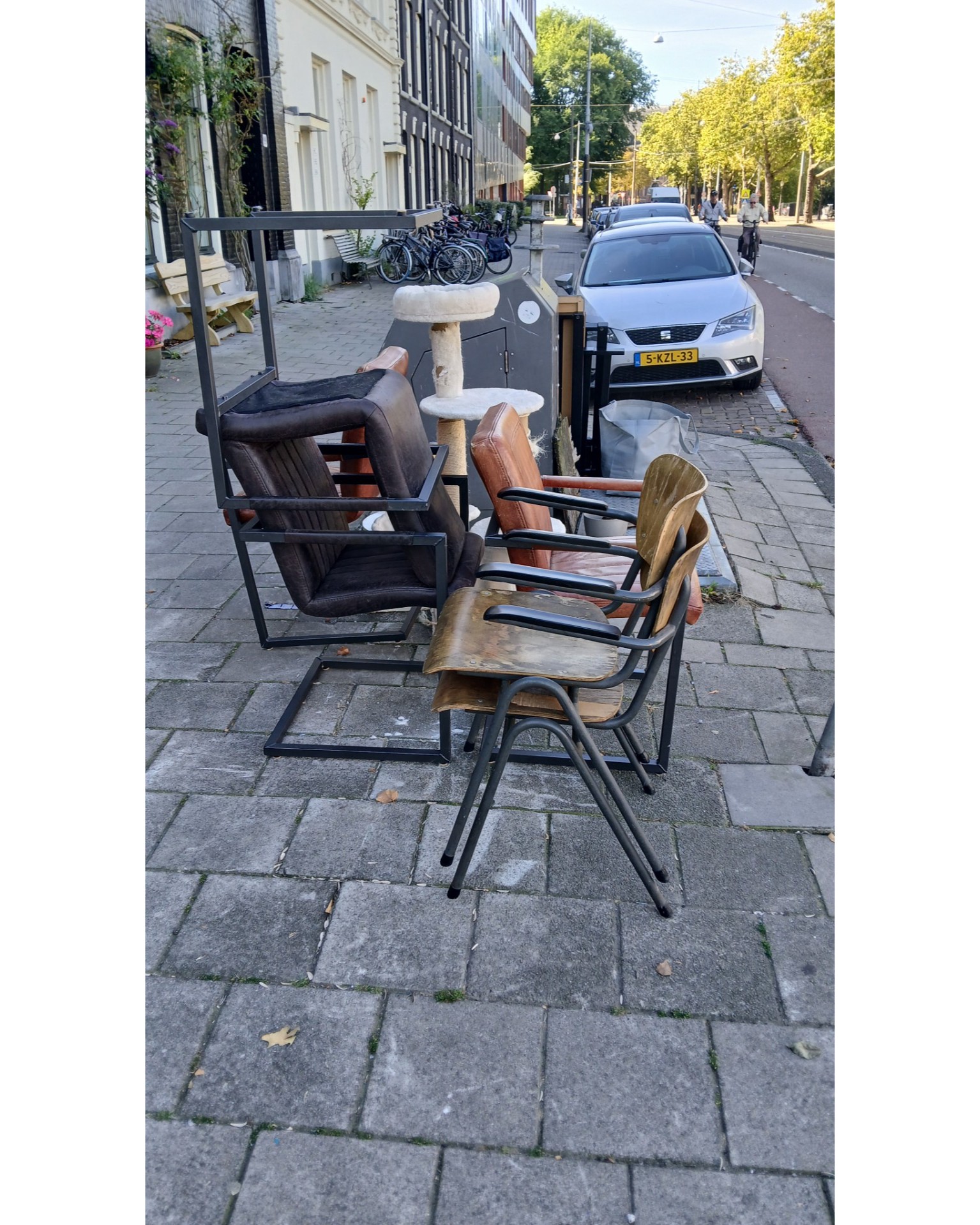 2 bureaustoelen en 4 leren stoelen photo 3
