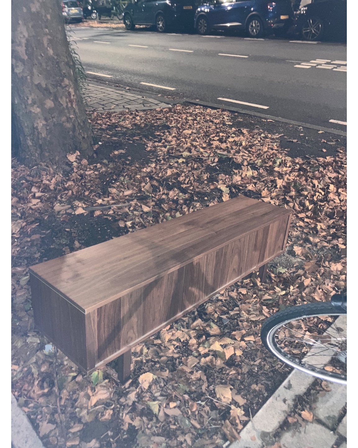 Tv meubel met uitvouwbare kastjes
Ongeveer 1,5 m x 50 cm x 70 cm
Hout