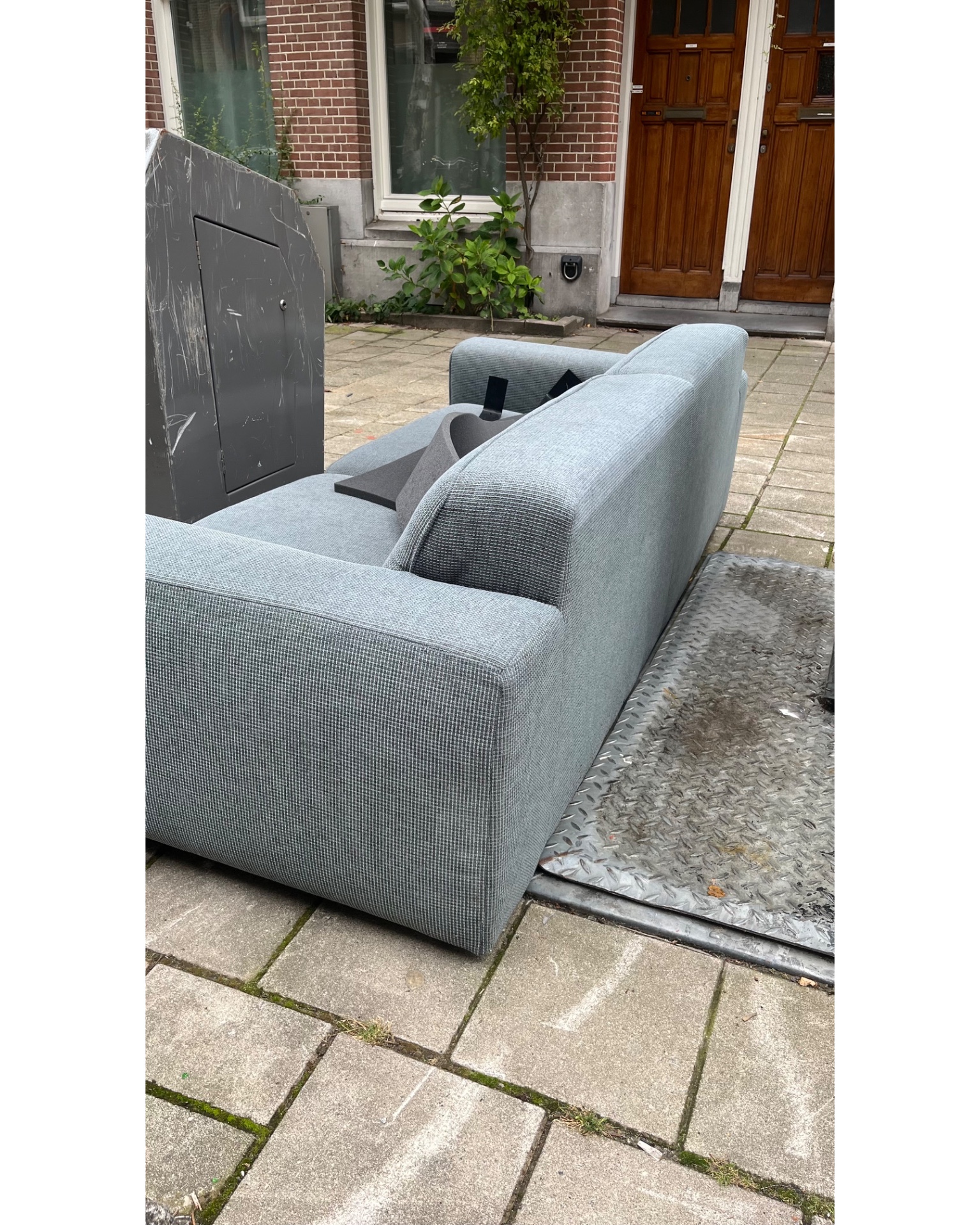 Couch in super good condition photo 2