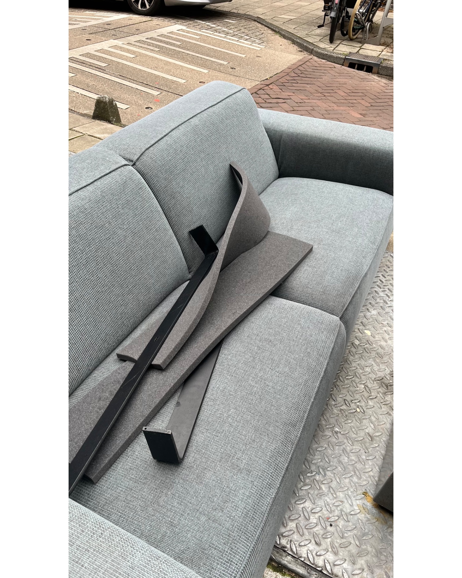 Couch in super good condition photo 3
