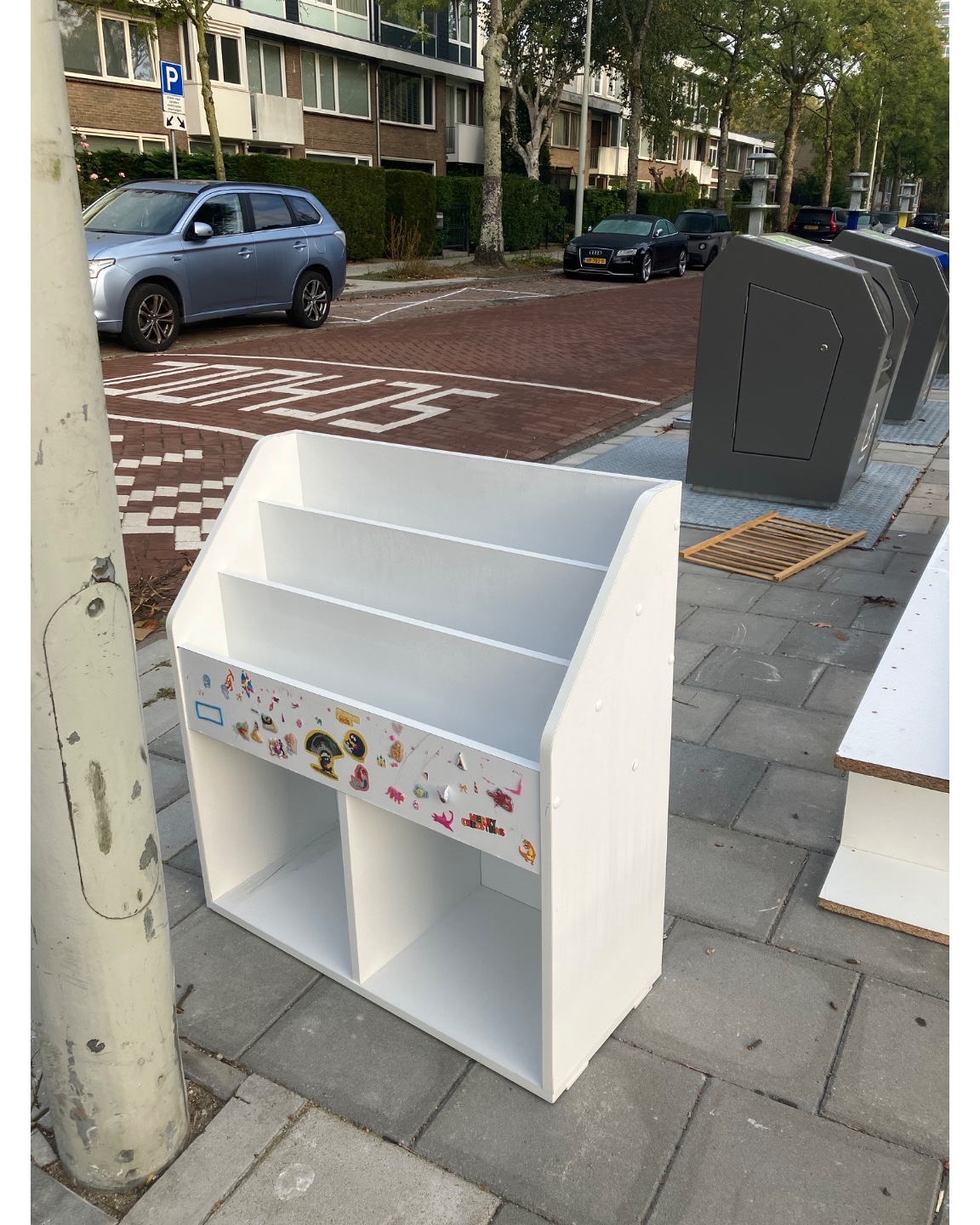 Ikea Montessori bookshelf