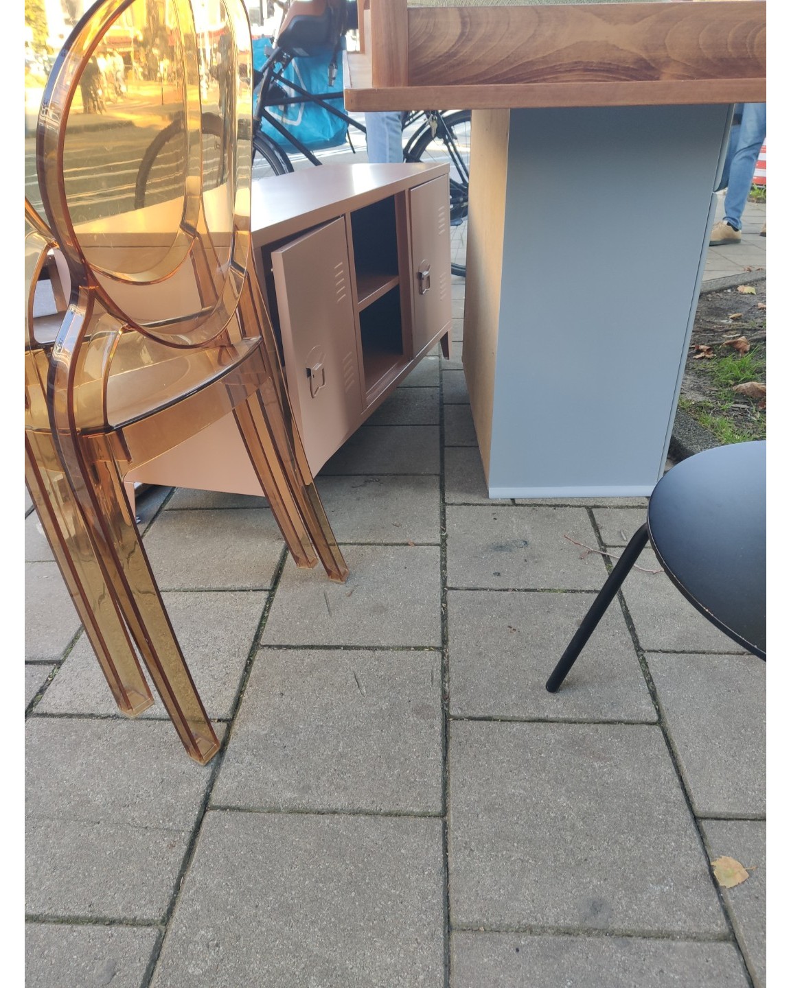 The extending table is missing the middle piece photo 3