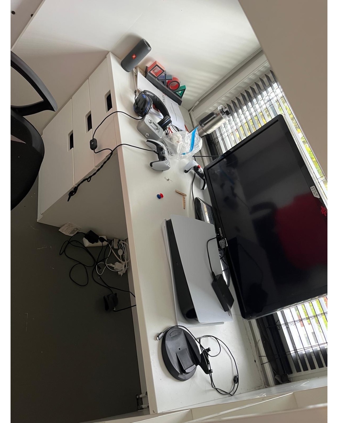 Hoogslaper met bureau en kast IKEA Smastad, af te halen dit weekend photo 2